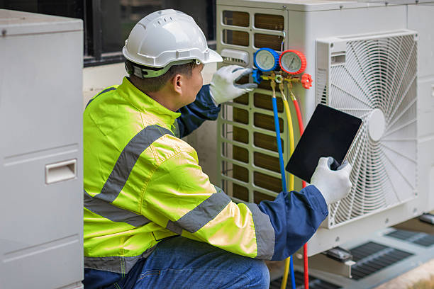 Professional Hvac technician working in Grand Island, NE